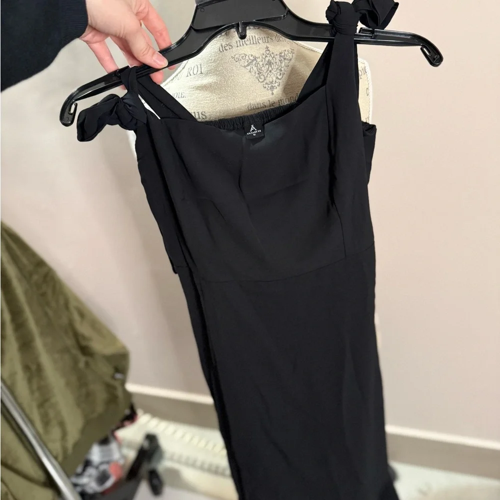 Chic Black Maxi Dress with Bow Detail - Picture 3 of 3